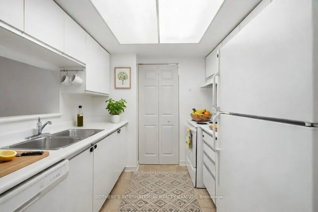 75 King Street E #1709