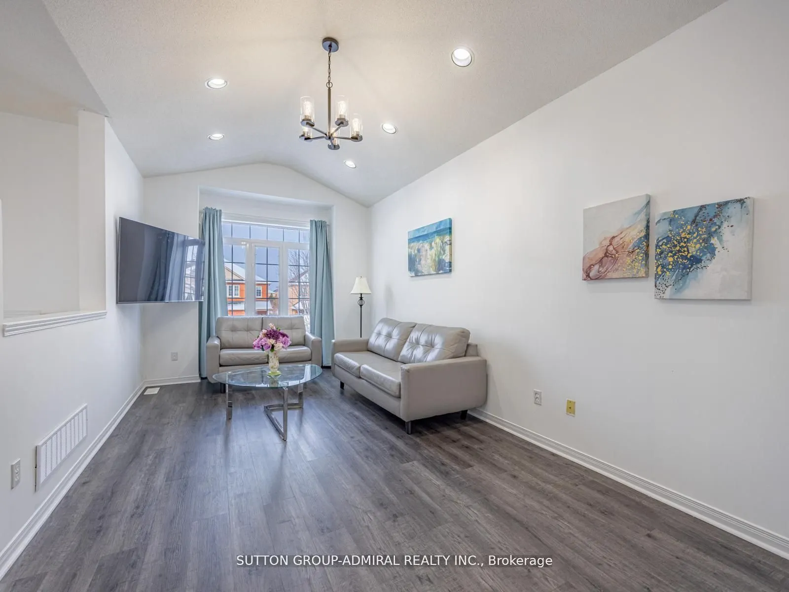 101 River Rock Crescent