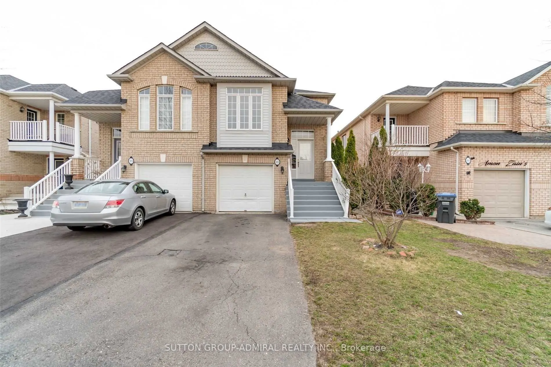 101 River Rock Crescent