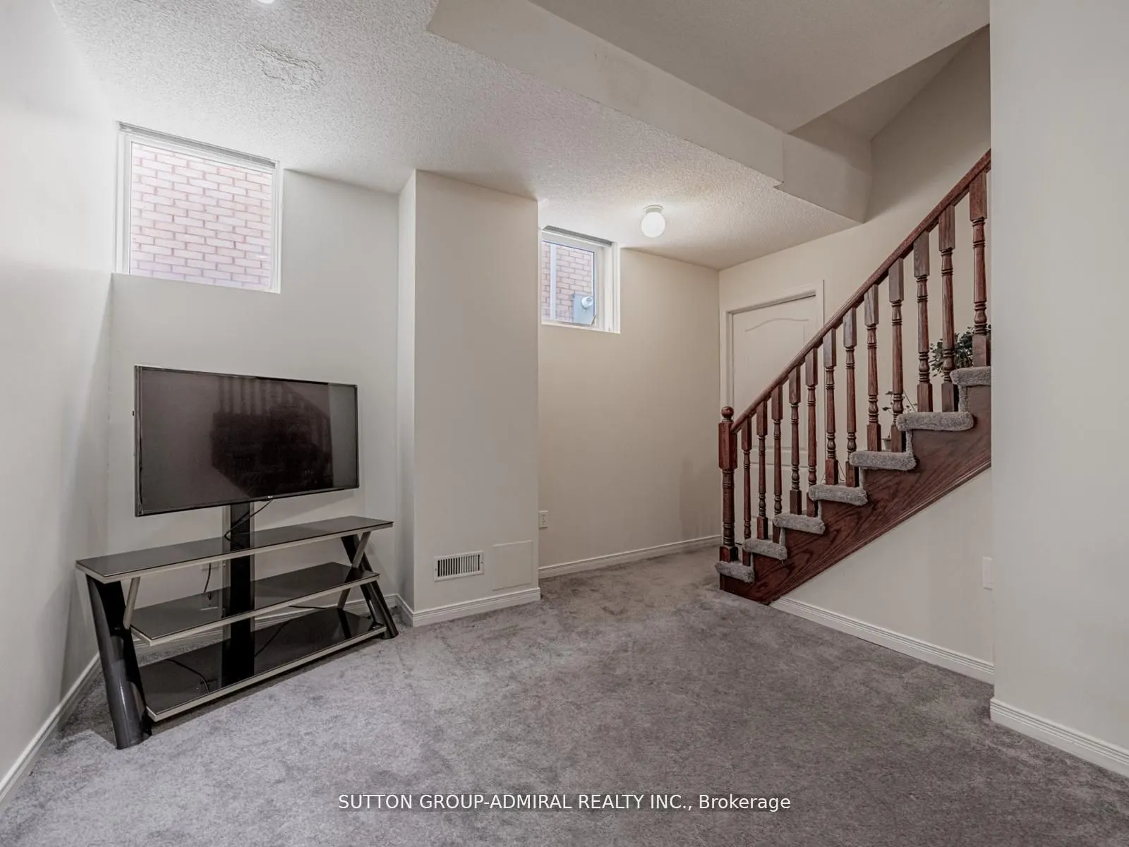 101 River Rock Crescent