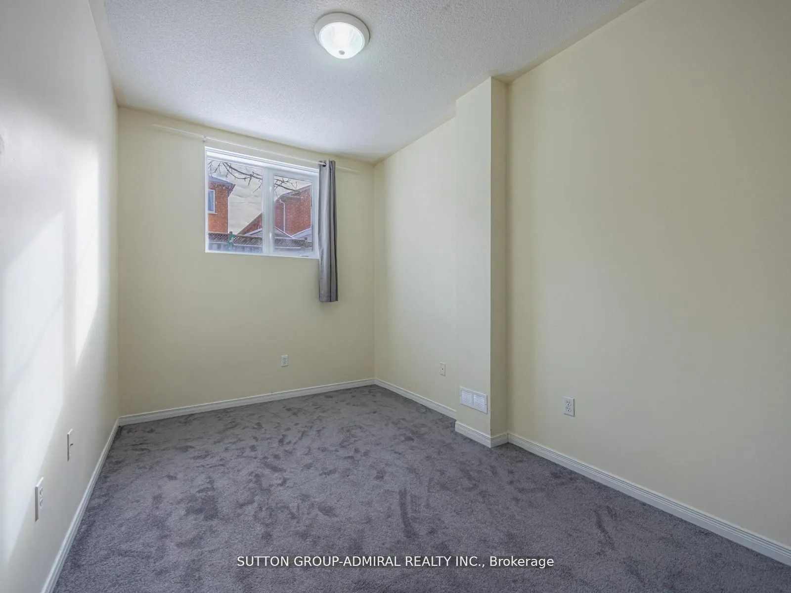 101 River Rock Crescent