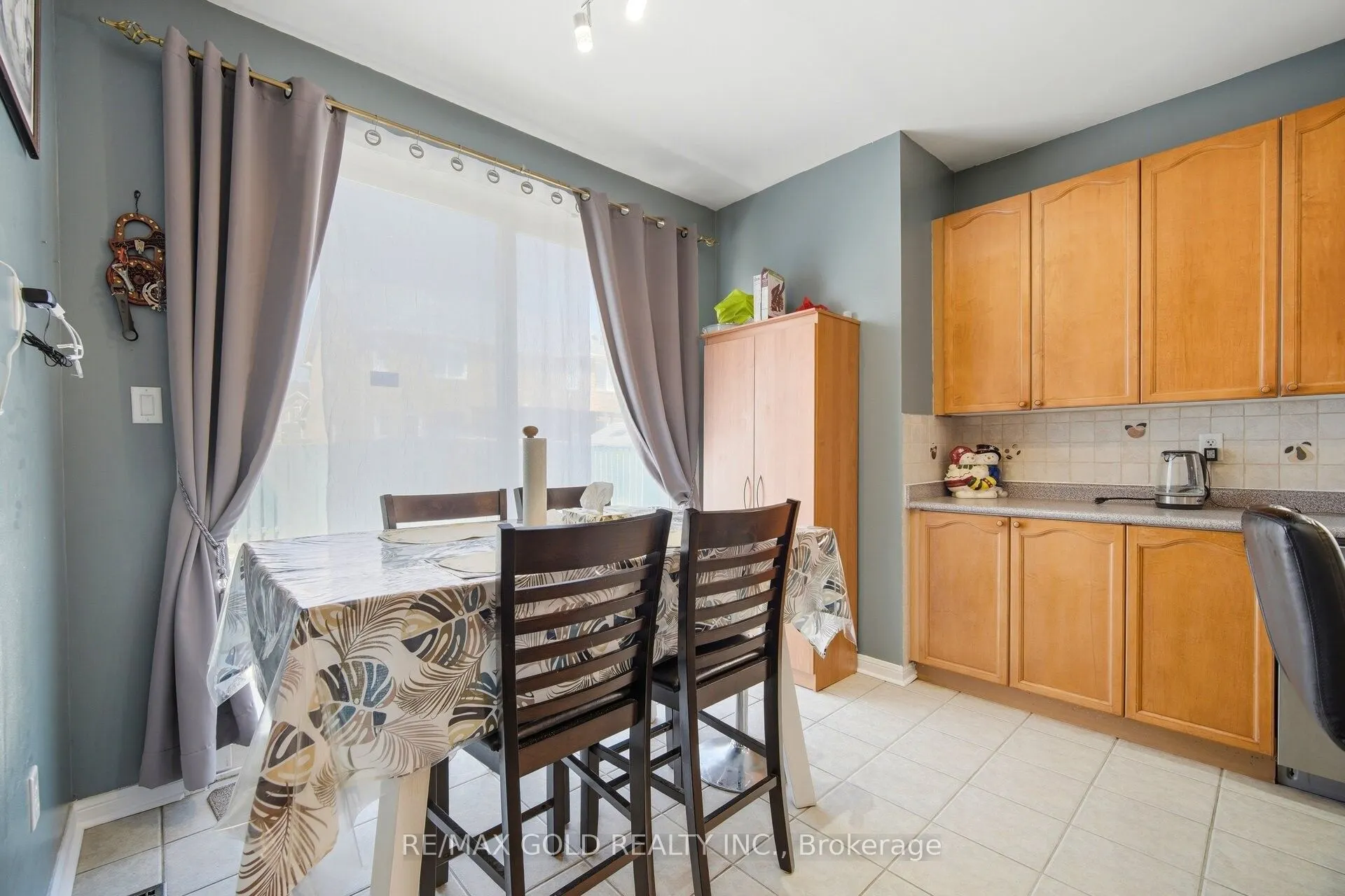 28 Latania Boulevard