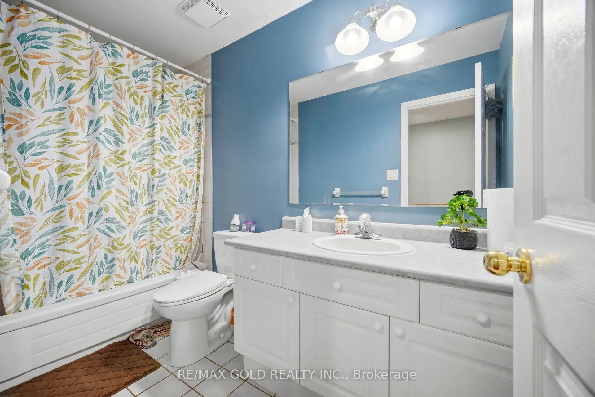 28 Latania Boulevard