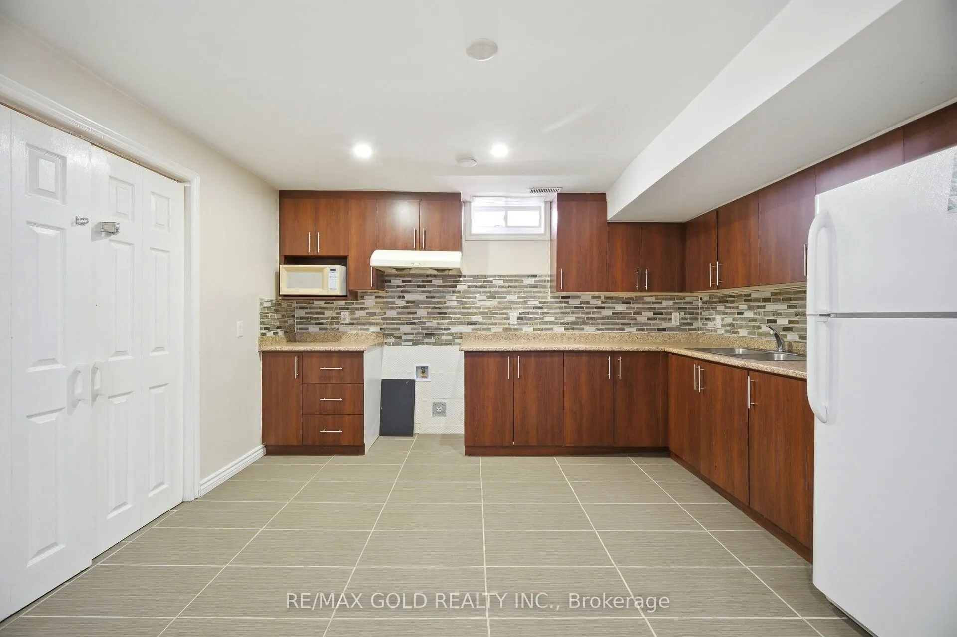 28 Latania Boulevard