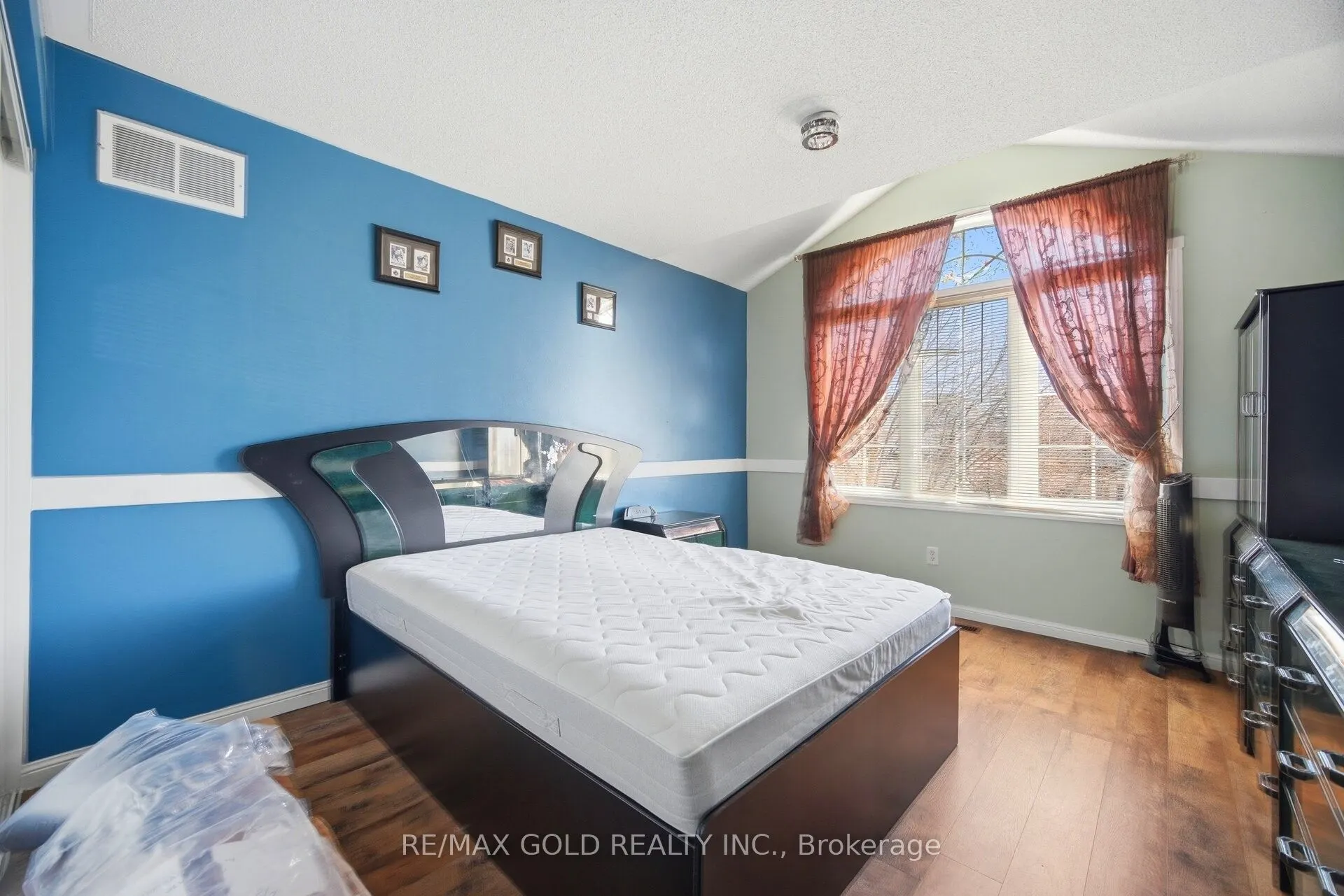 28 Latania Boulevard