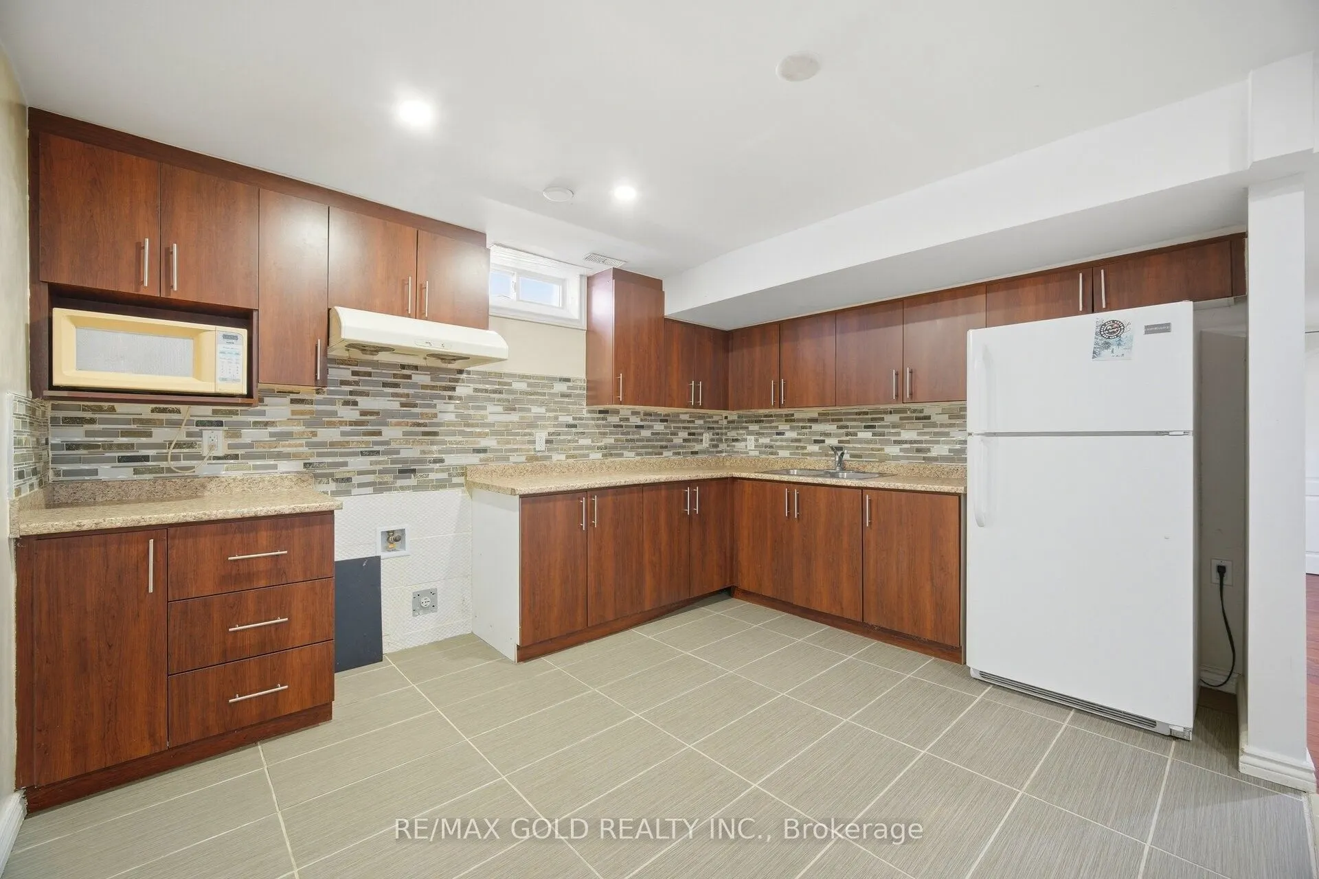 28 Latania Boulevard