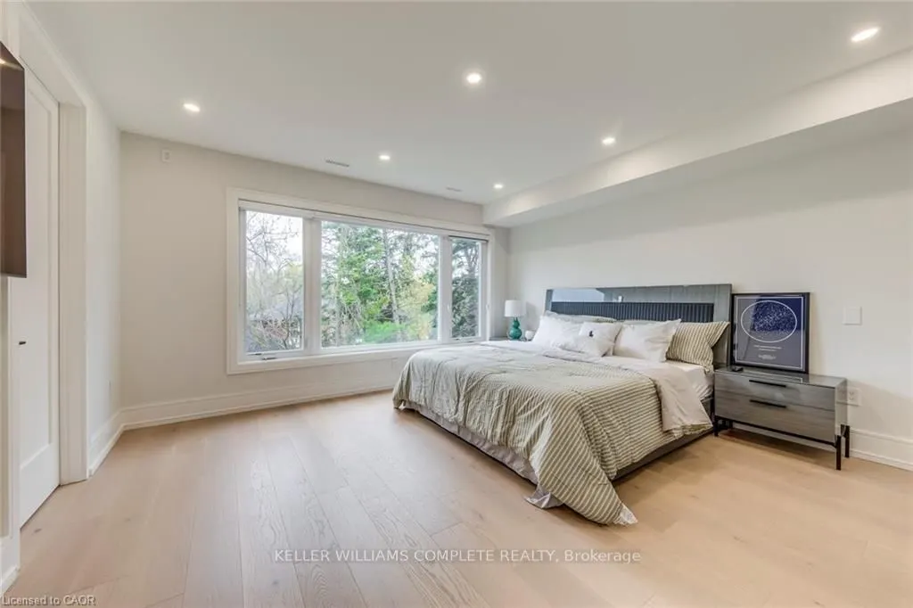 1362 KENMUIR Avenue