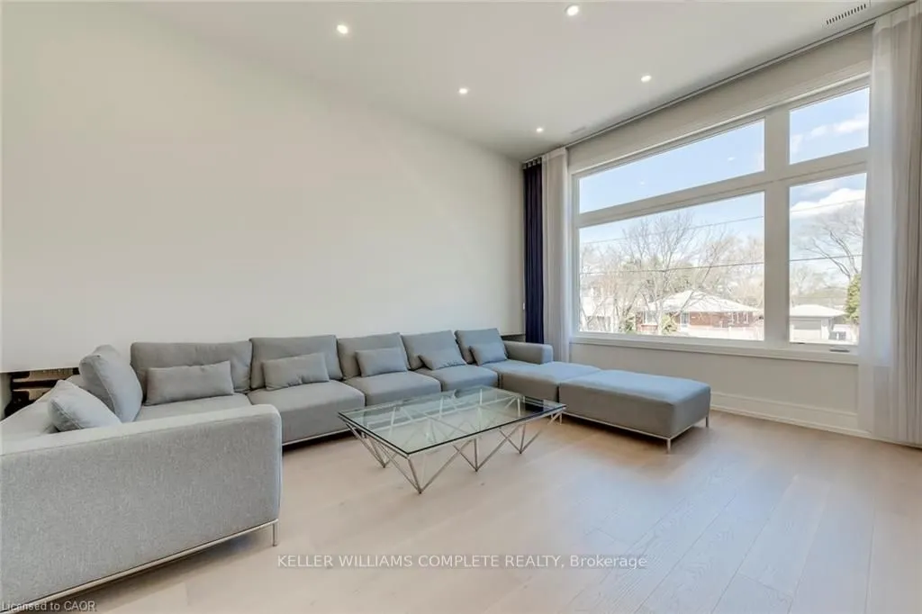 1362 KENMUIR Avenue