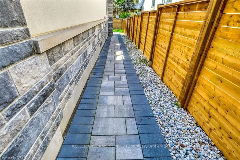 1362 KENMUIR Avenue