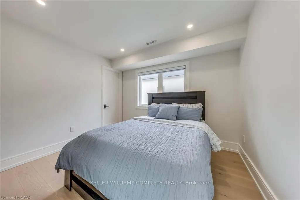 1362 KENMUIR Avenue