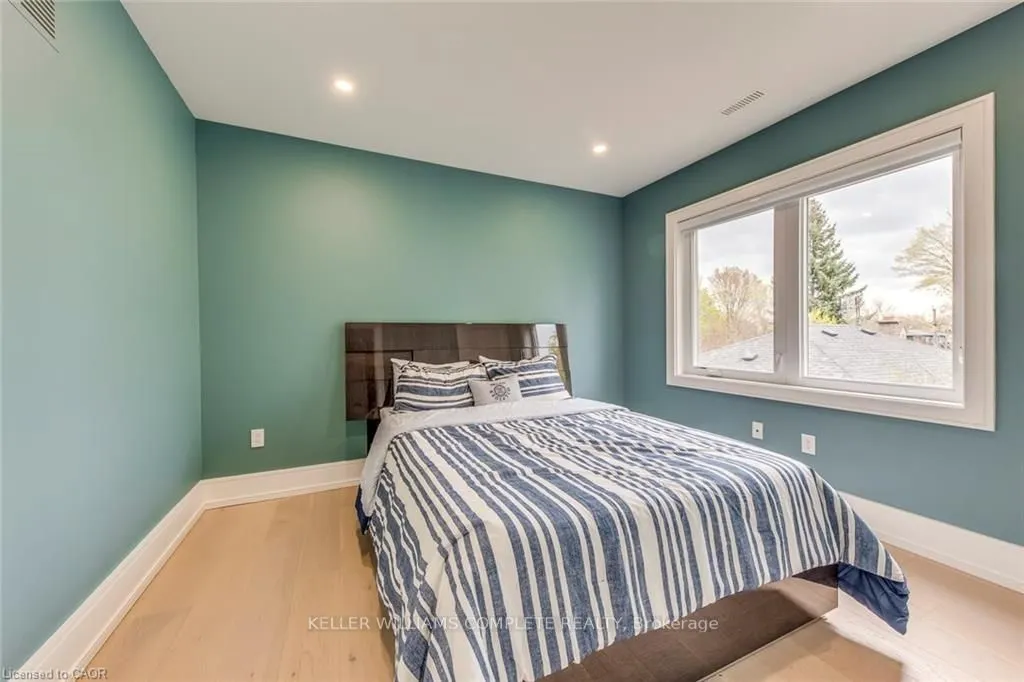 1362 KENMUIR Avenue
