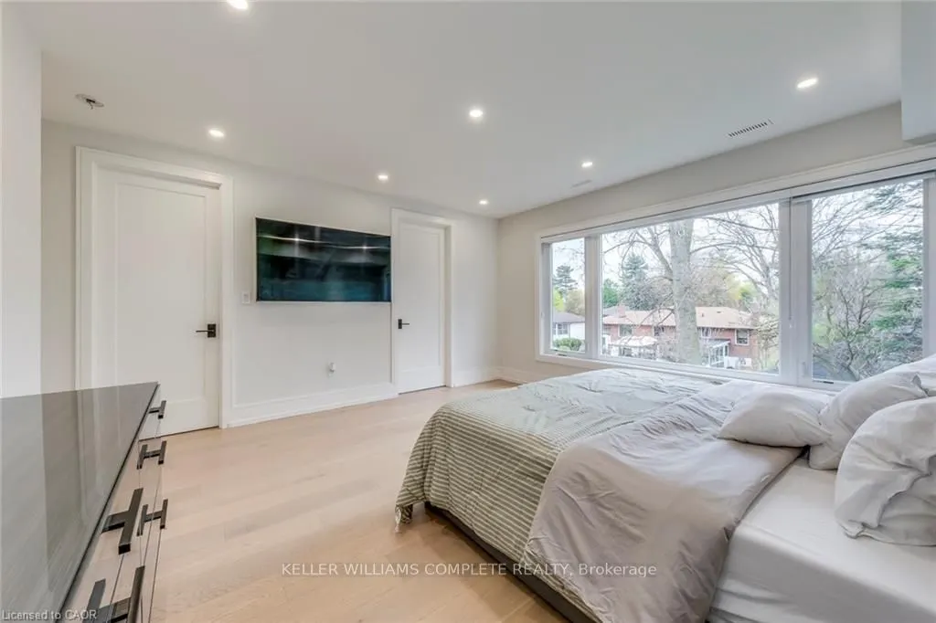 1362 KENMUIR Avenue