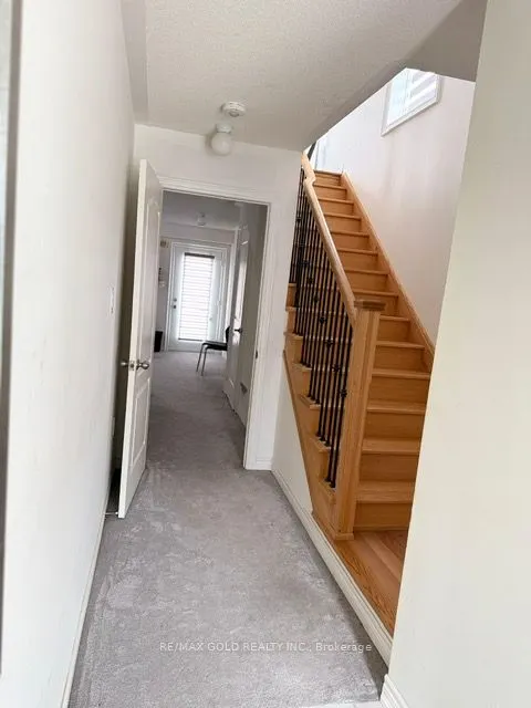 43 Queenpost Drive