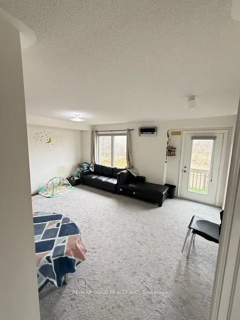 43 Queenpost Drive