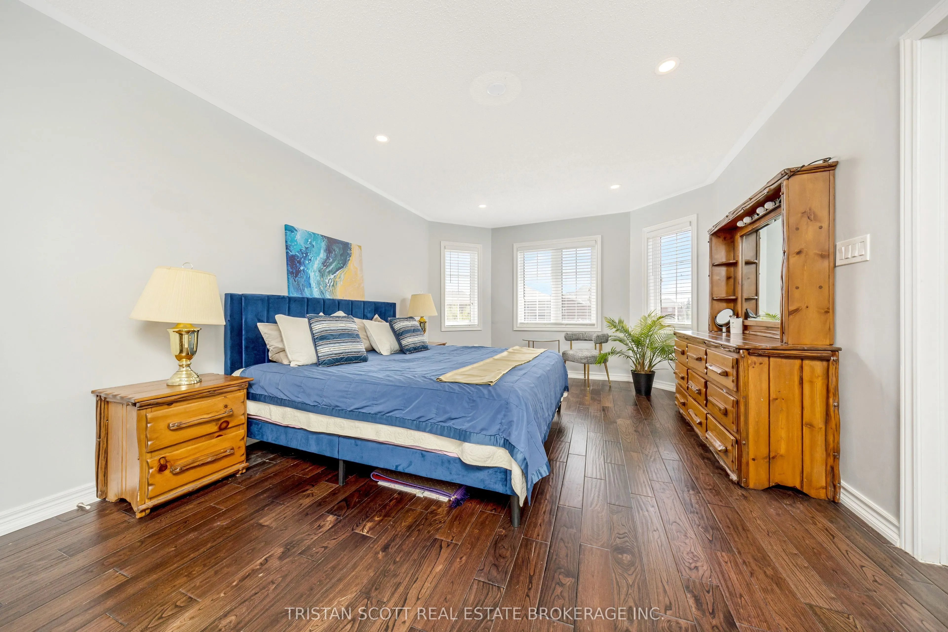 606 Nairn Circle
