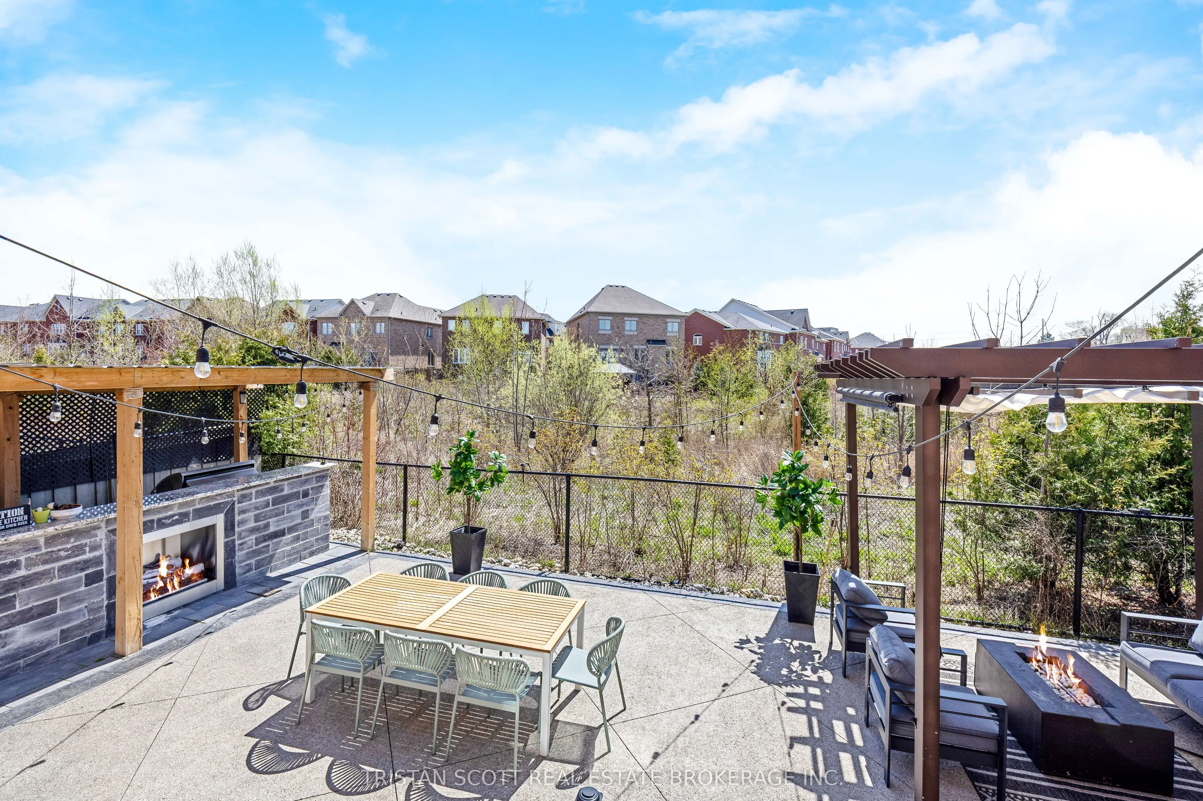 606 Nairn Circle