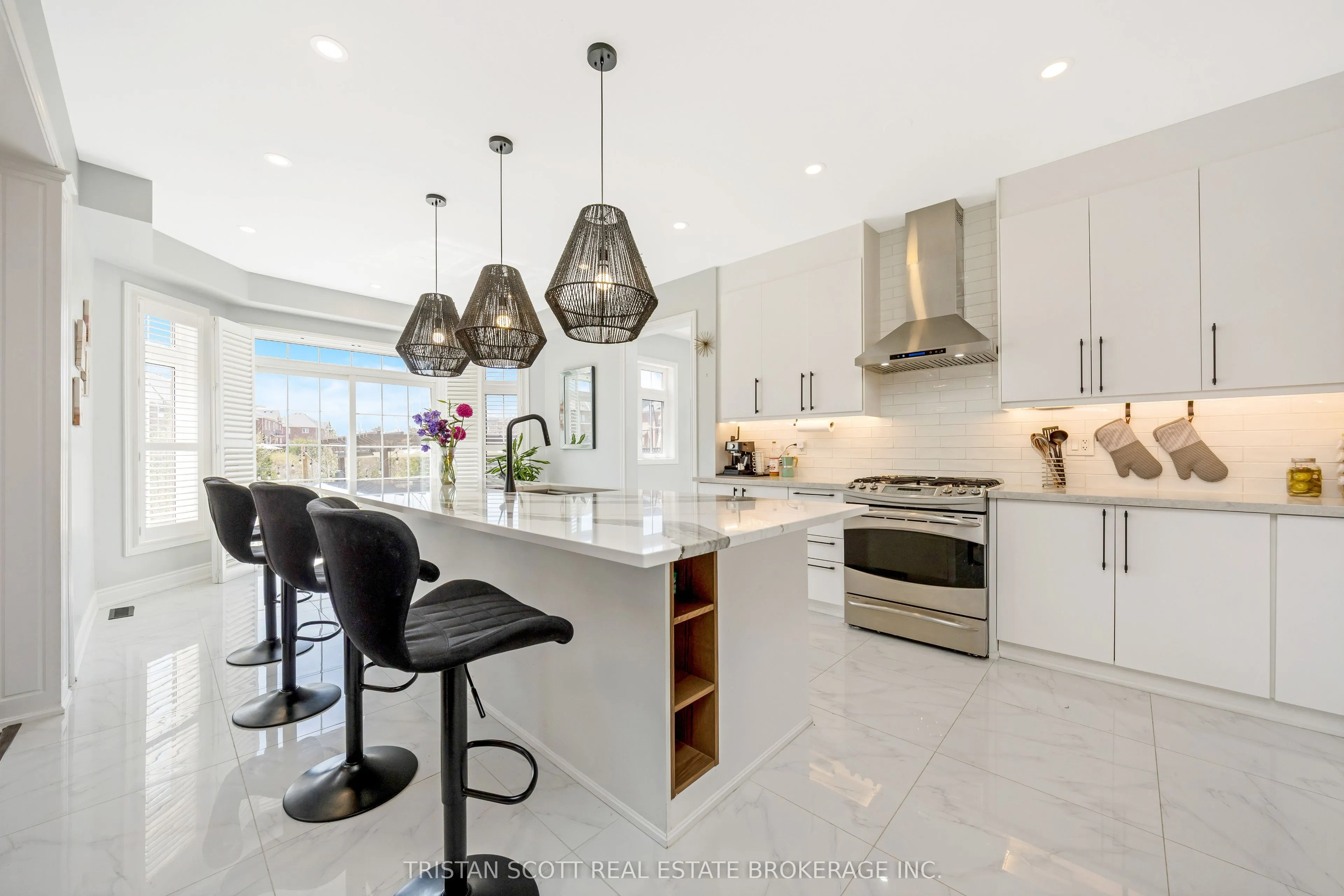 606 Nairn Circle