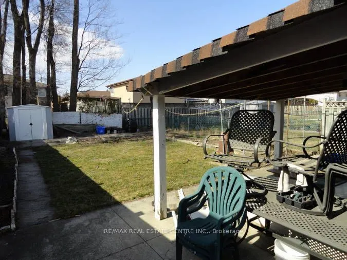 879 Consort Crescent