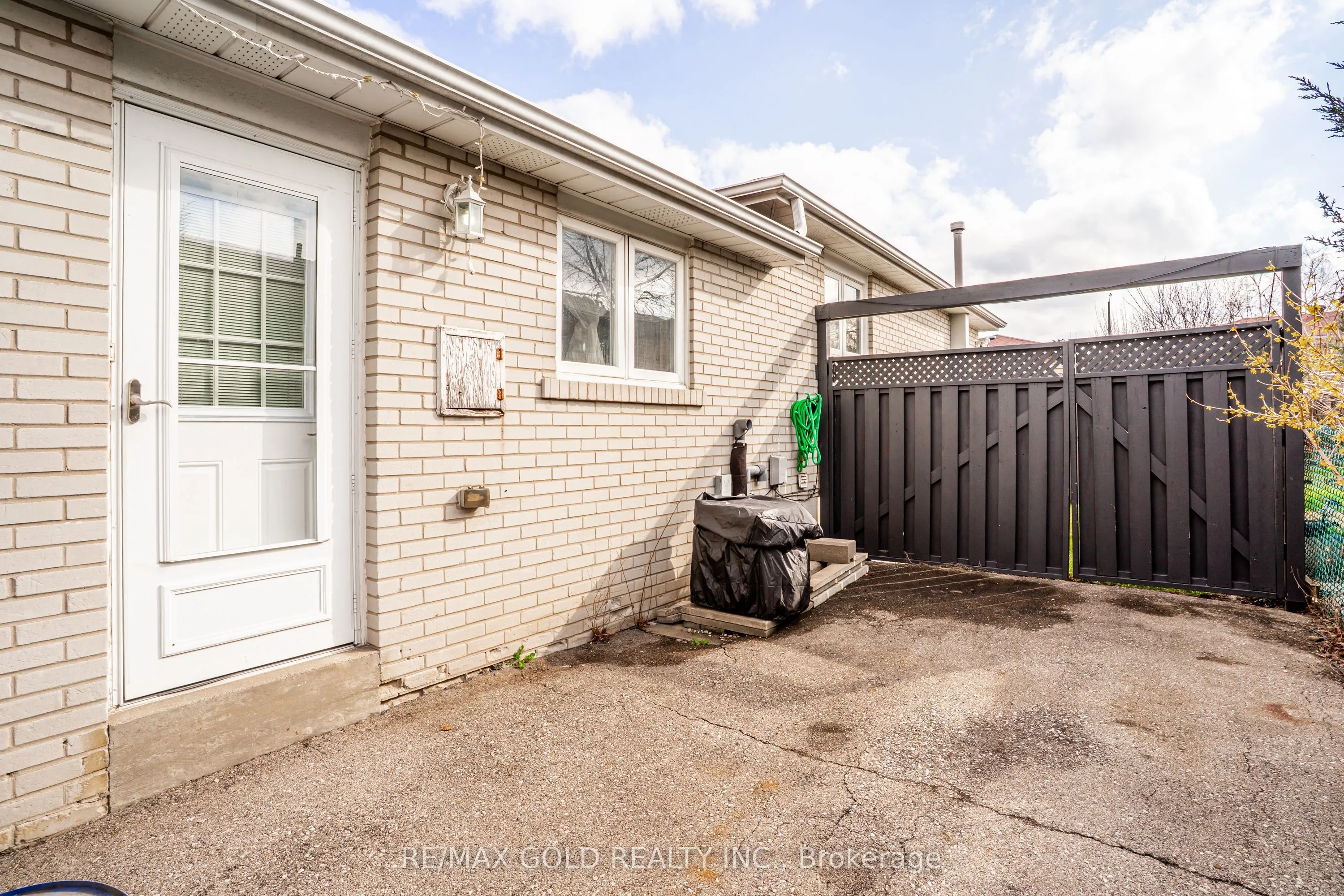 53 Davenport Crescent