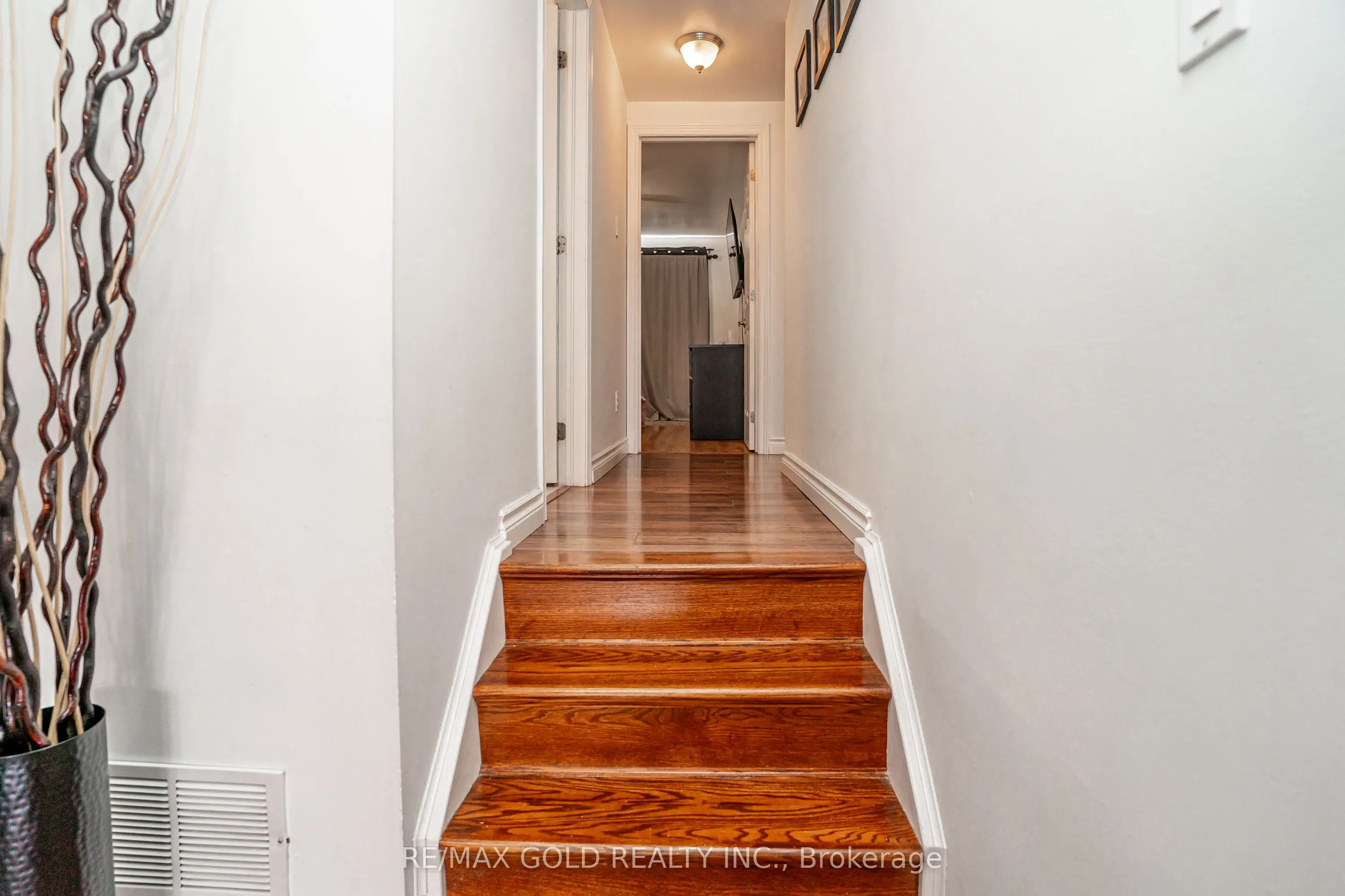 53 Davenport Crescent