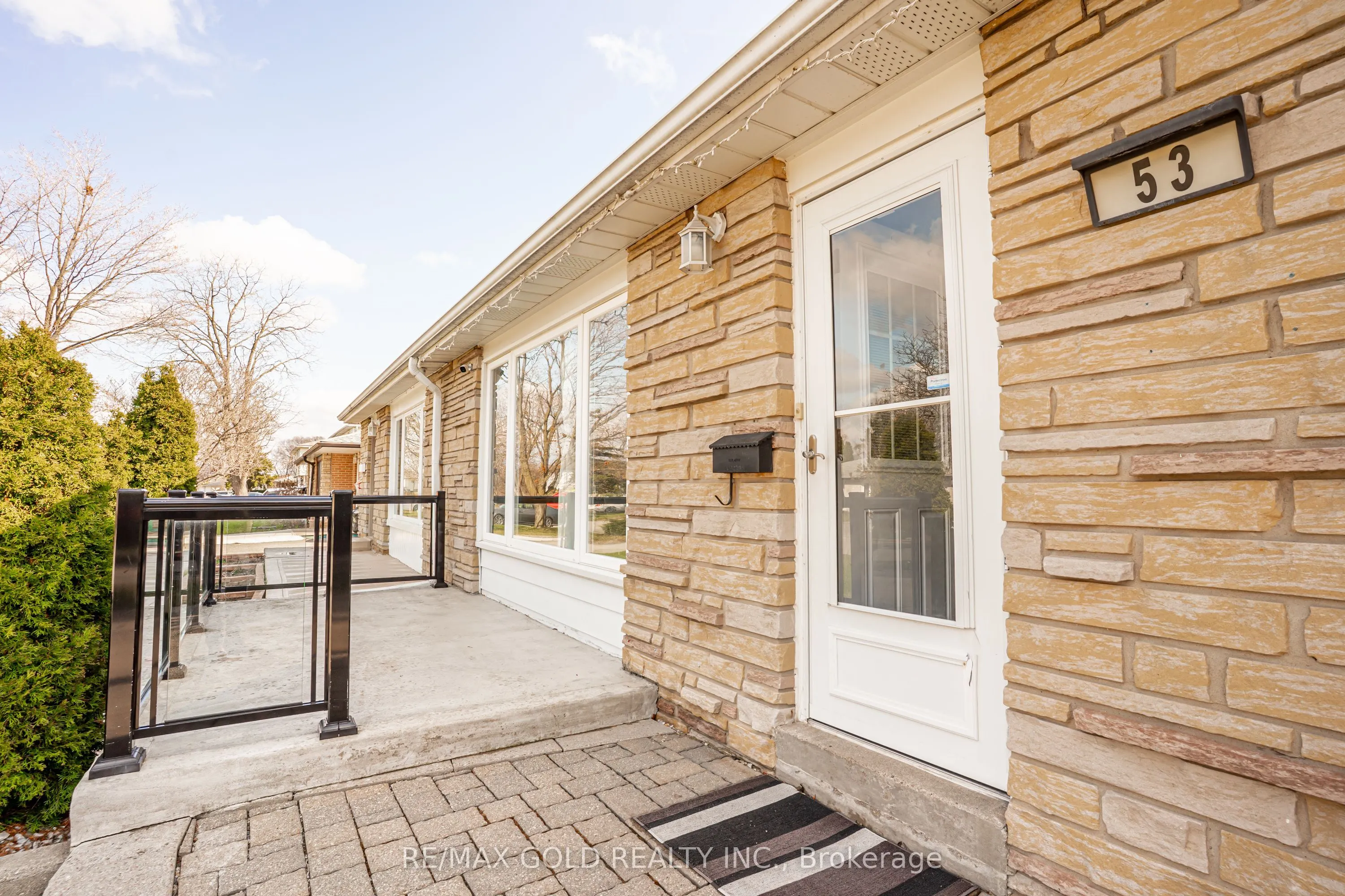 53 Davenport Crescent