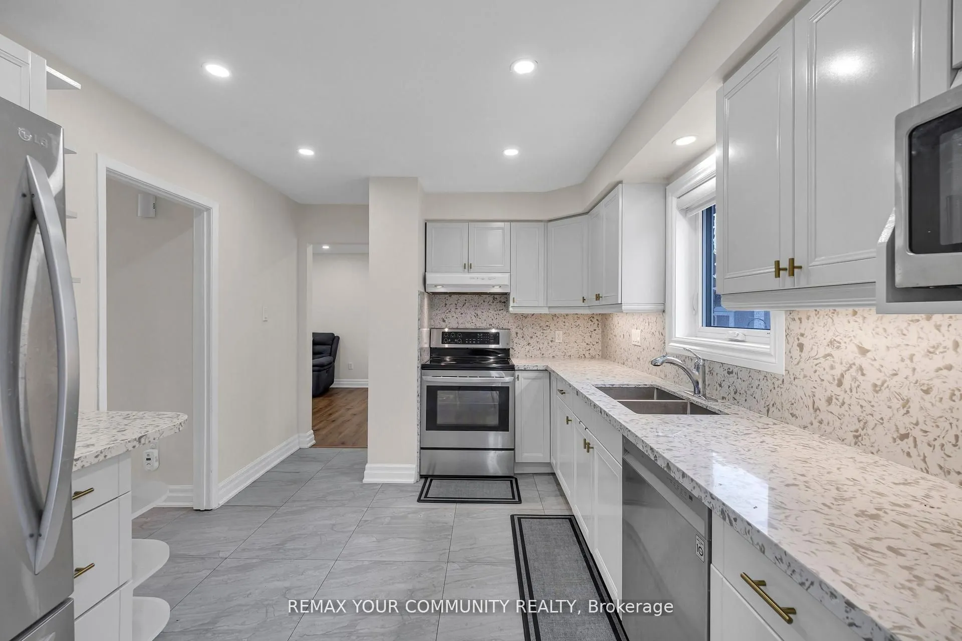 22 MADELAINE Crescent
