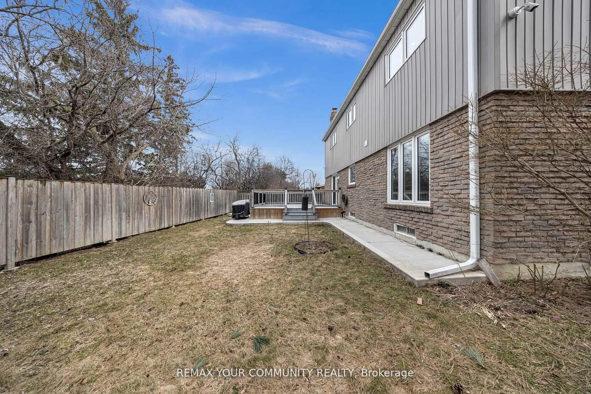 22 MADELAINE Crescent