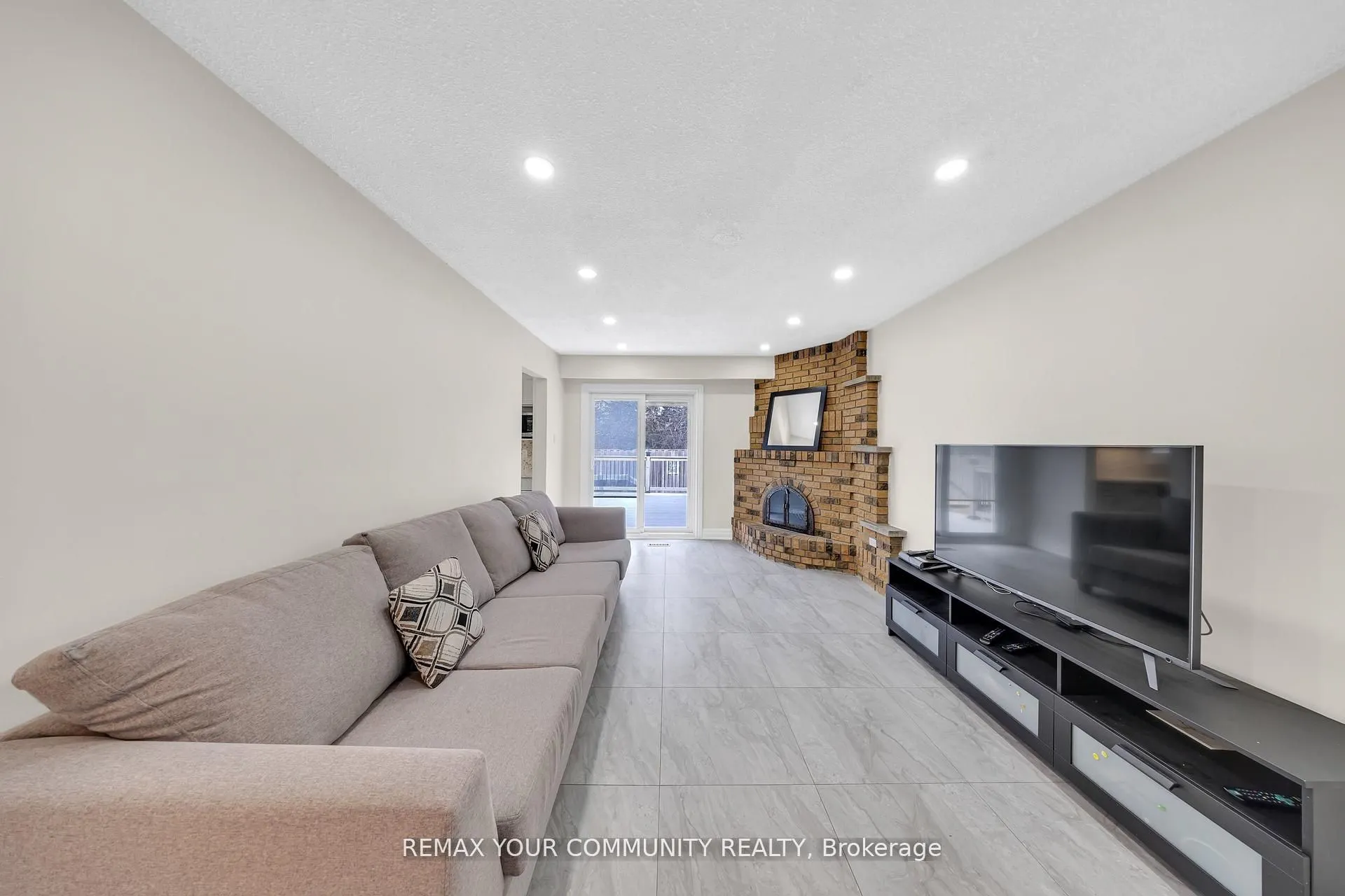 22 MADELAINE Crescent
