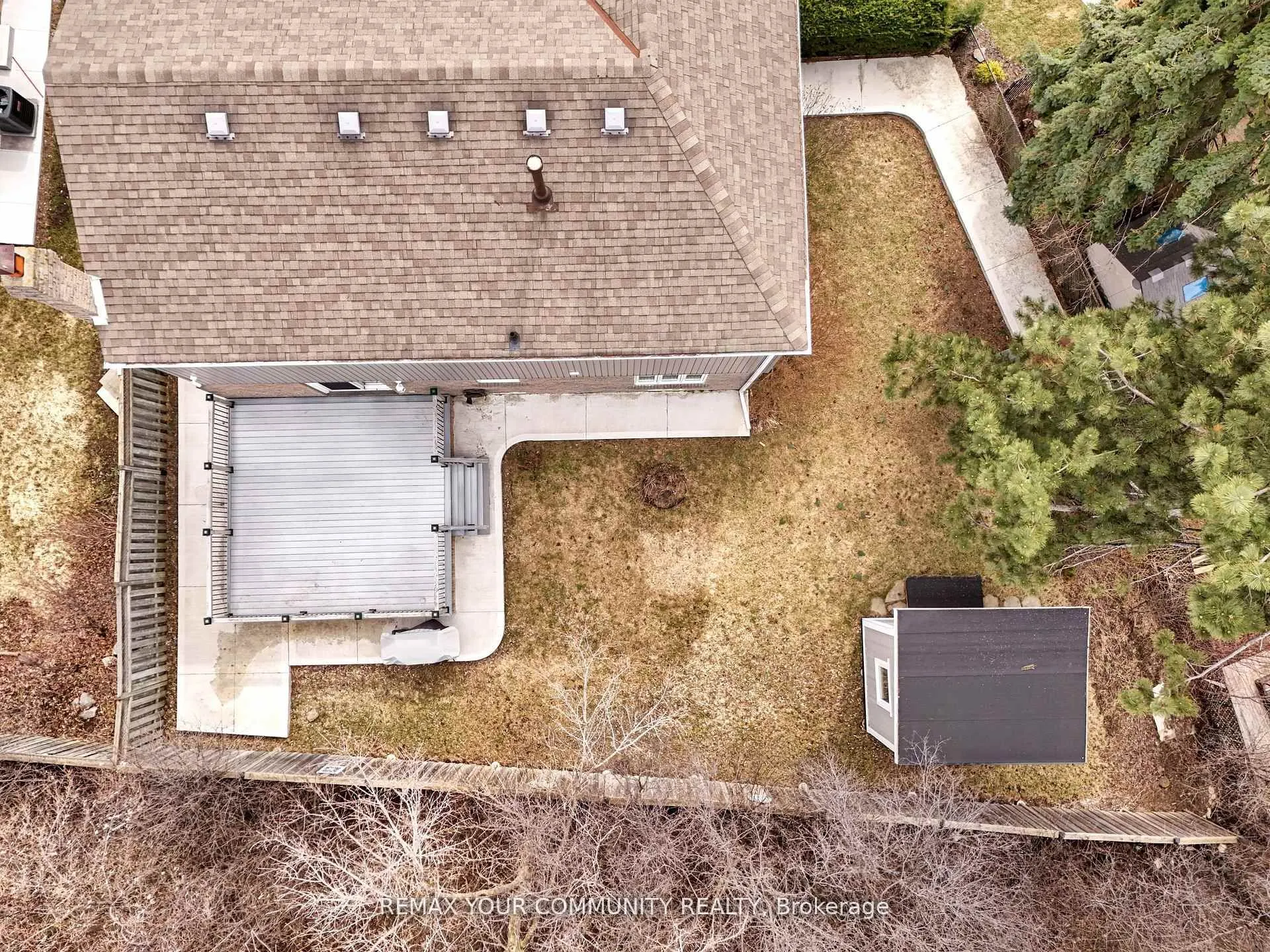 22 MADELAINE Crescent