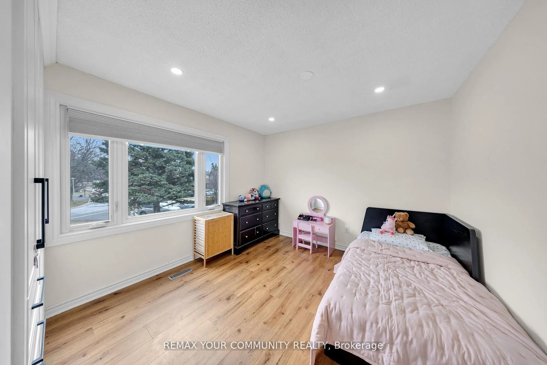 22 MADELAINE Crescent