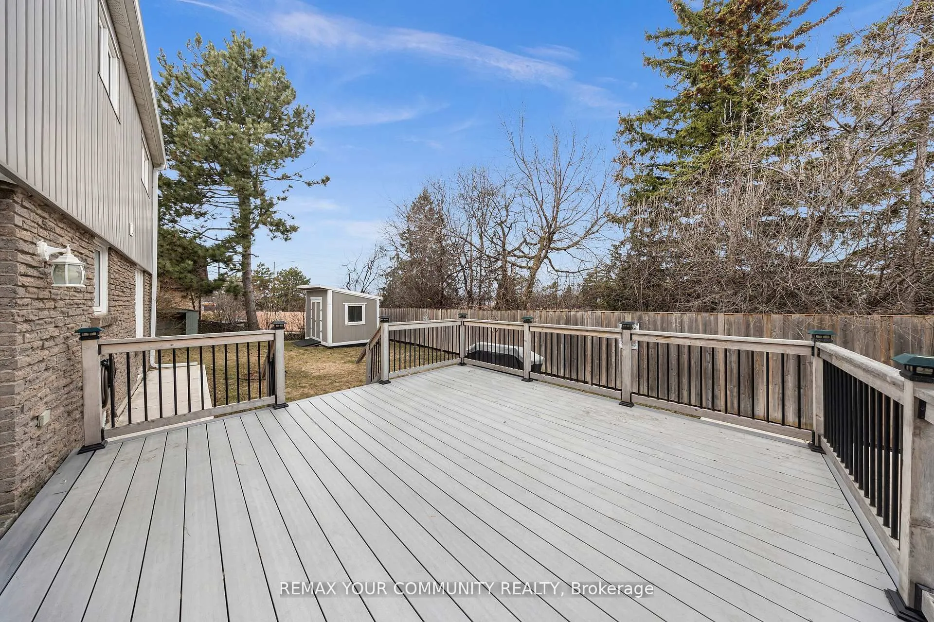 22 MADELAINE Crescent