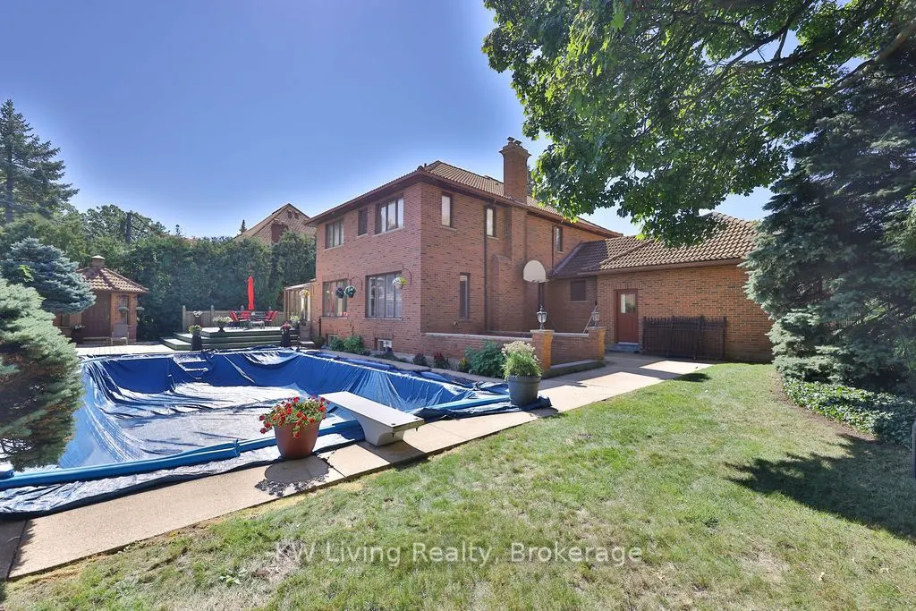 1070 Geran Crescent