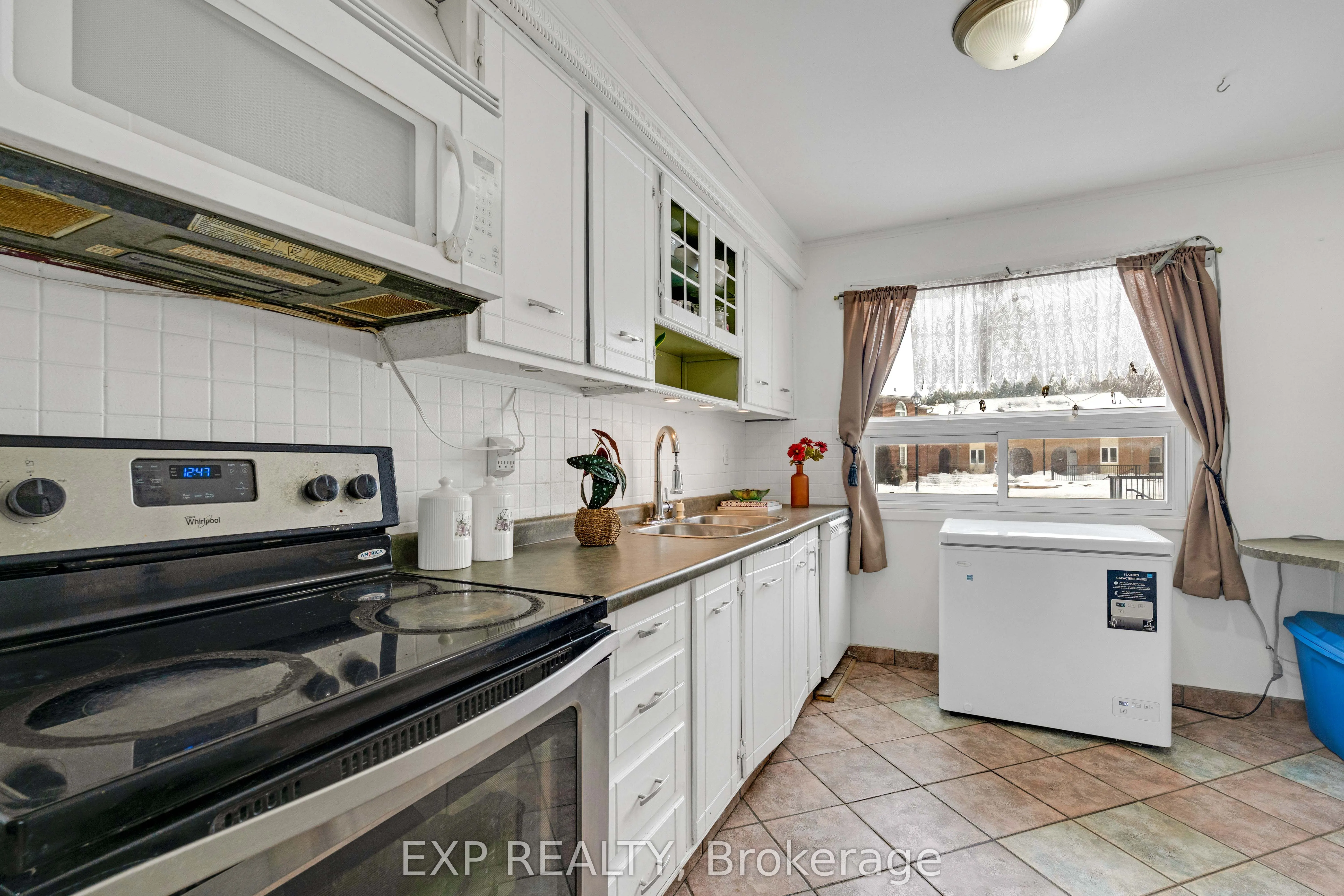 1180 Mississauga Valley Boulevard #4