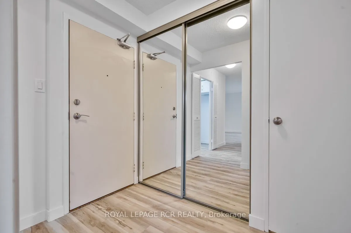 1535 Lakeshore Road E #205
