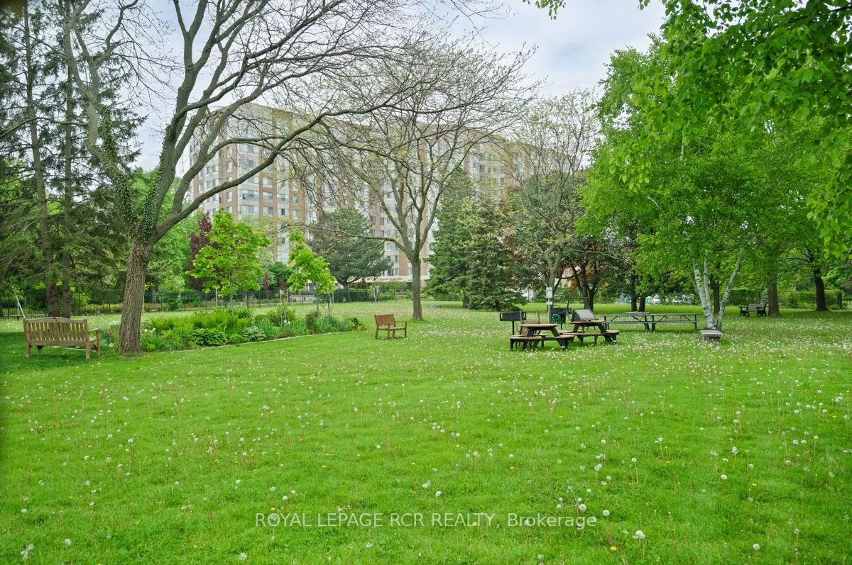 1535 Lakeshore Road E #205