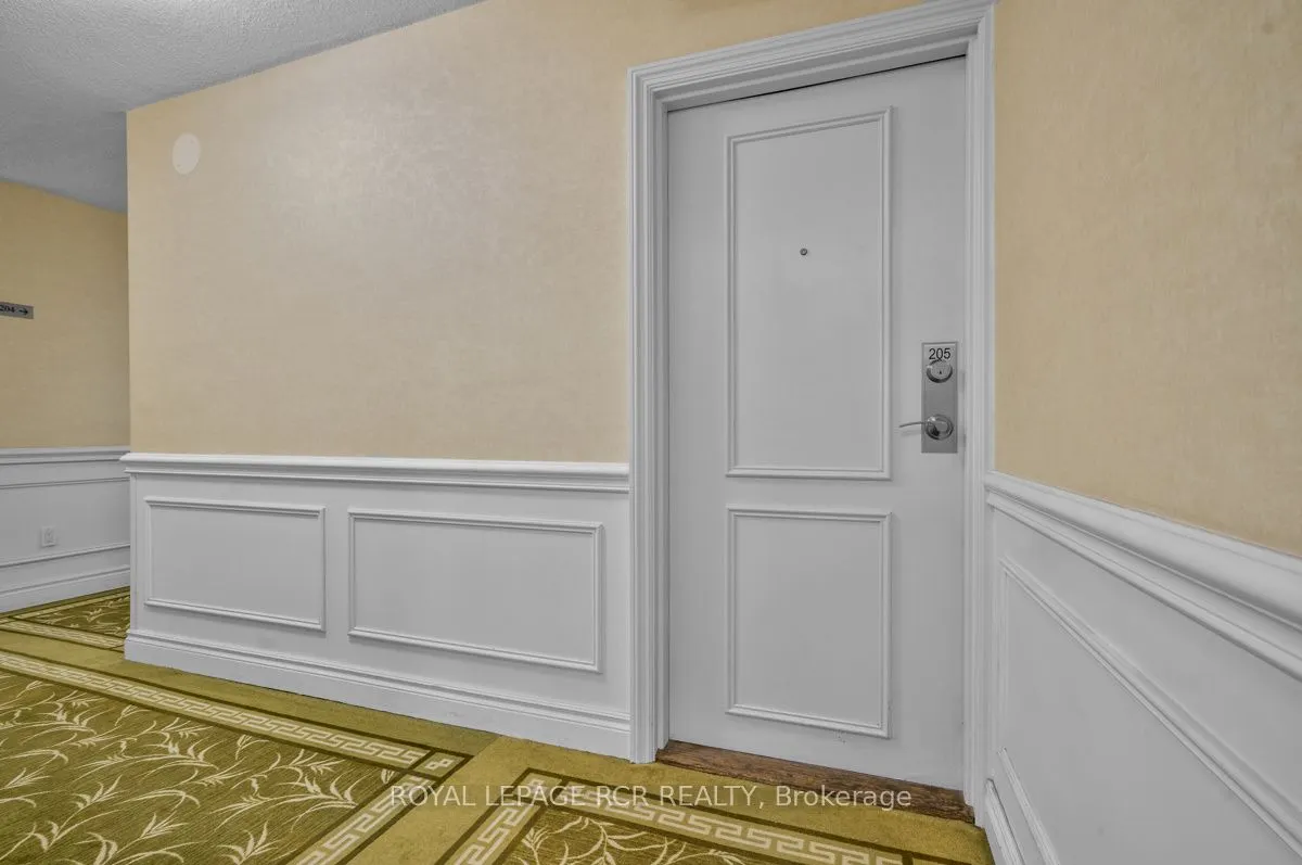 1535 Lakeshore Road E #205