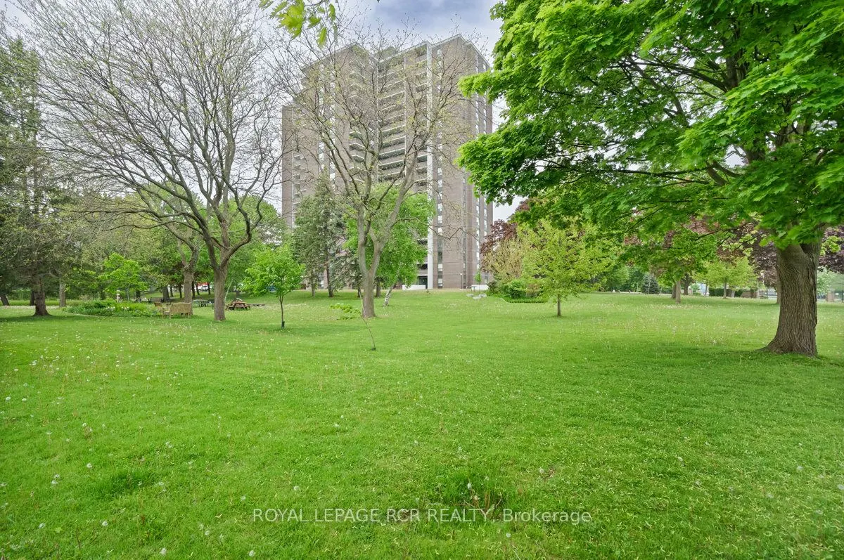 1535 Lakeshore Road E #205