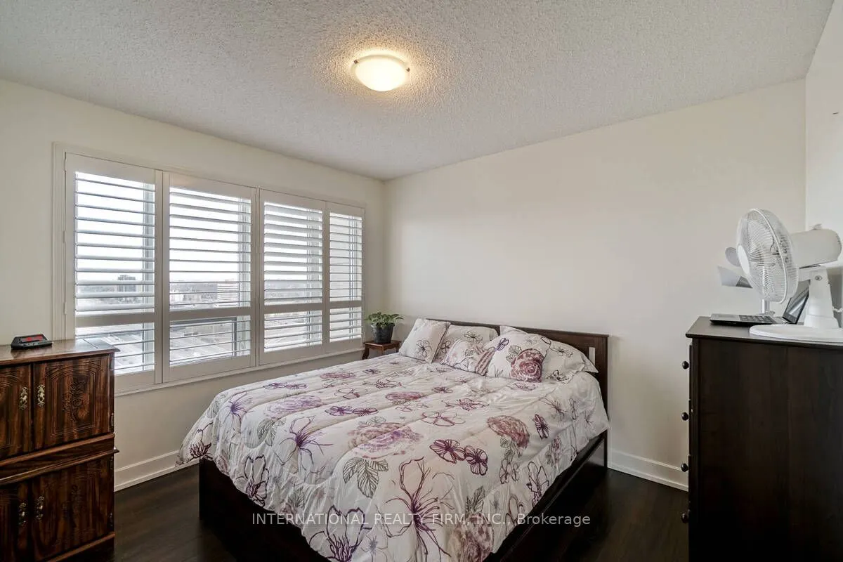2 Eva Road #2222