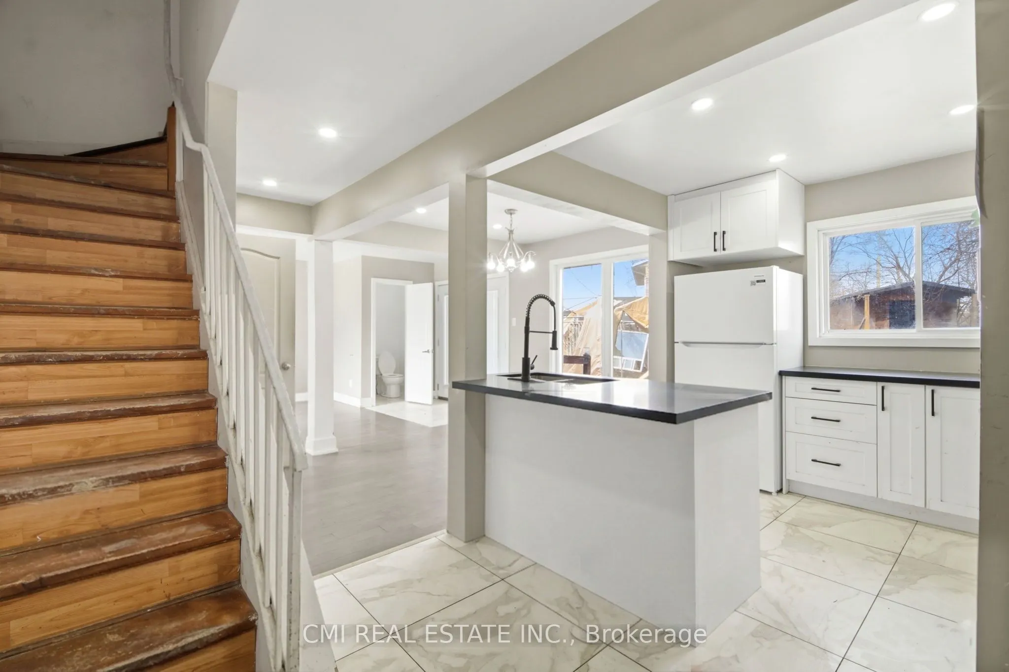 8 Huronia Court