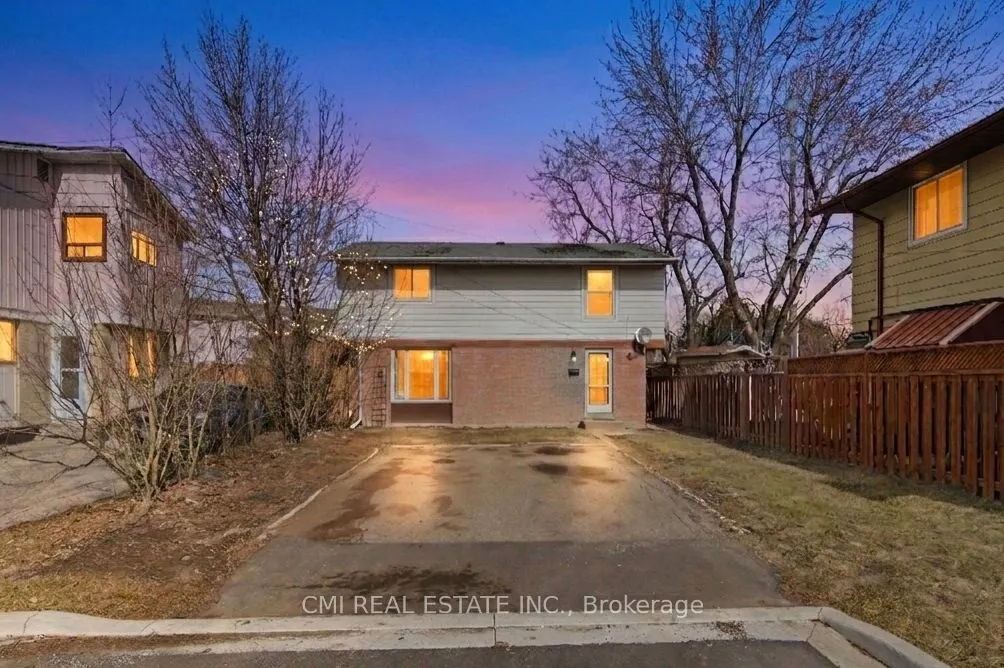 8 Huronia Court