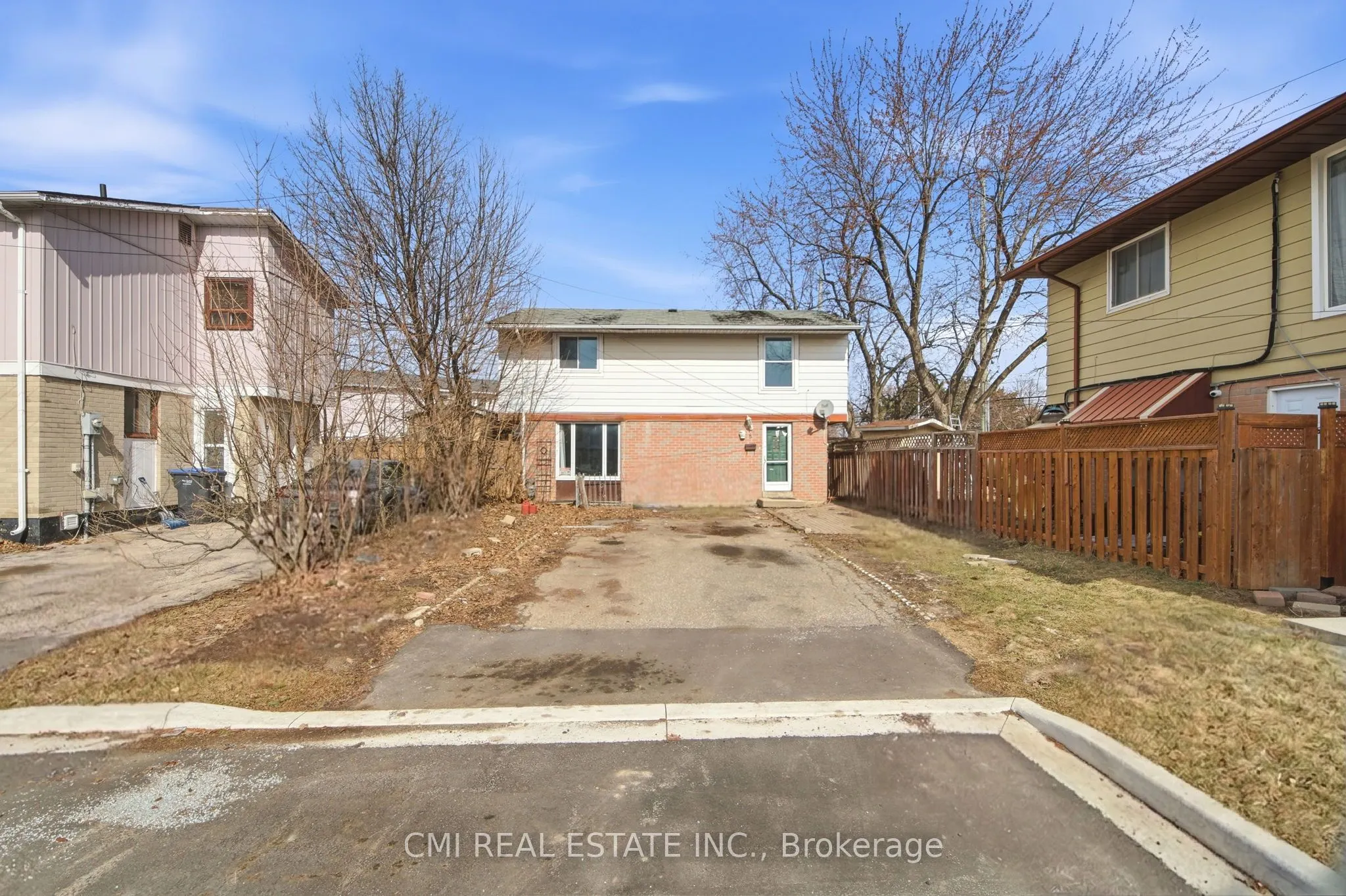 8 Huronia Court