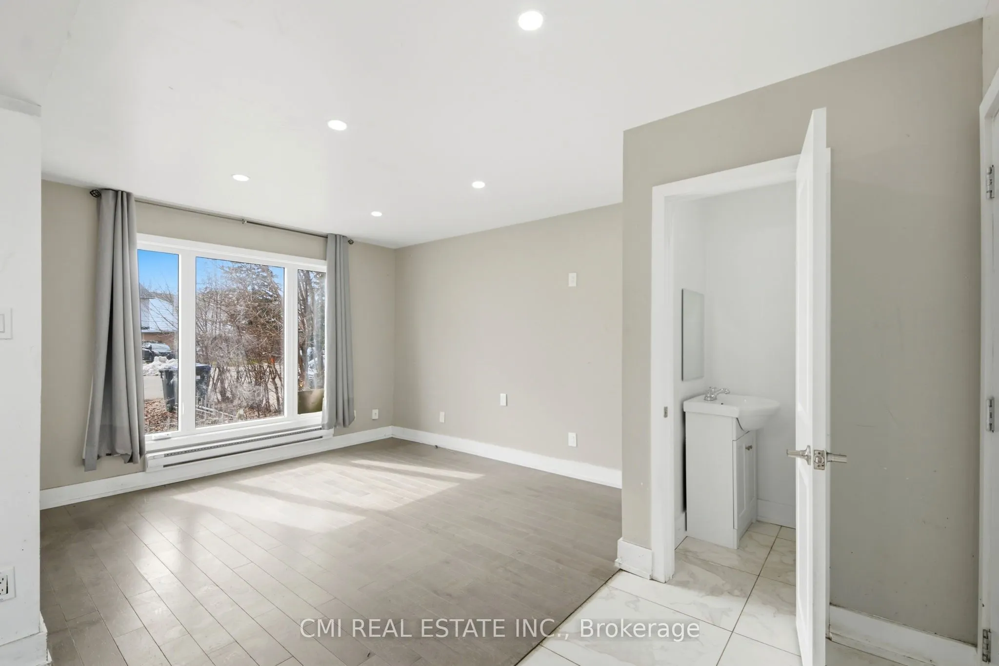 8 Huronia Court