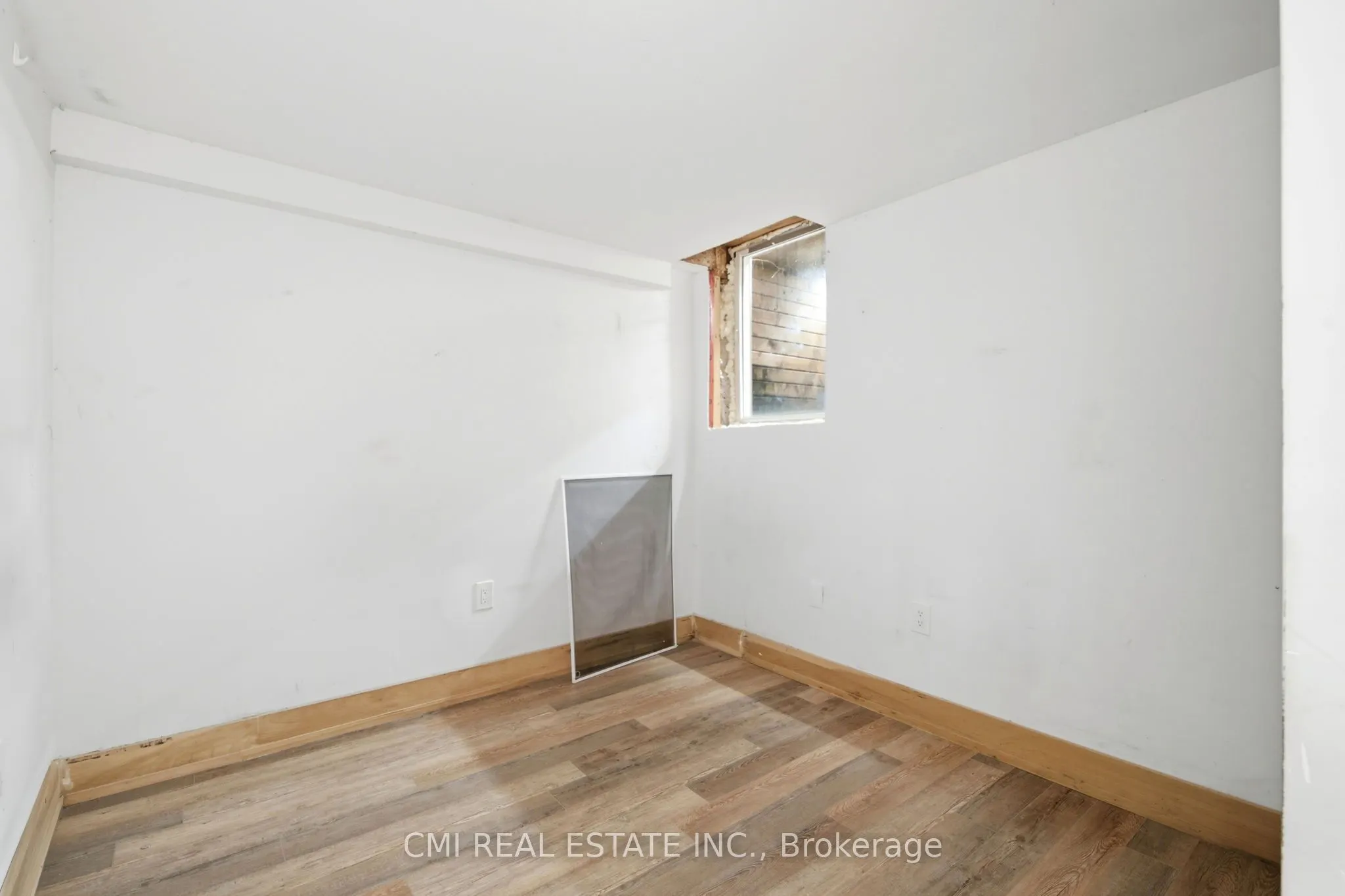 8 Huronia Court