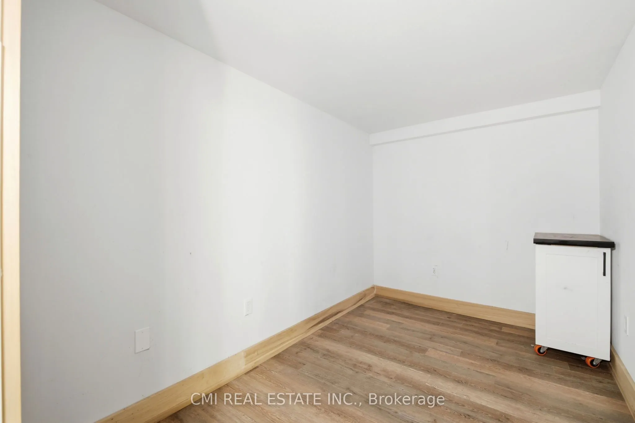 8 Huronia Court