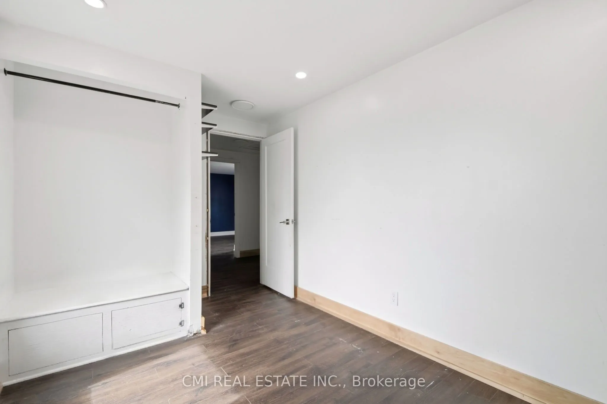 8 Huronia Court