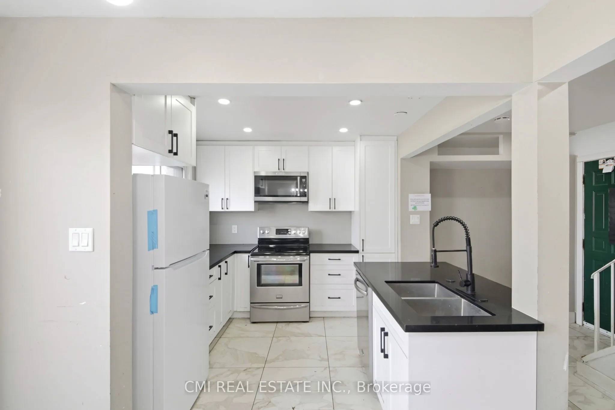 8 Huronia Court