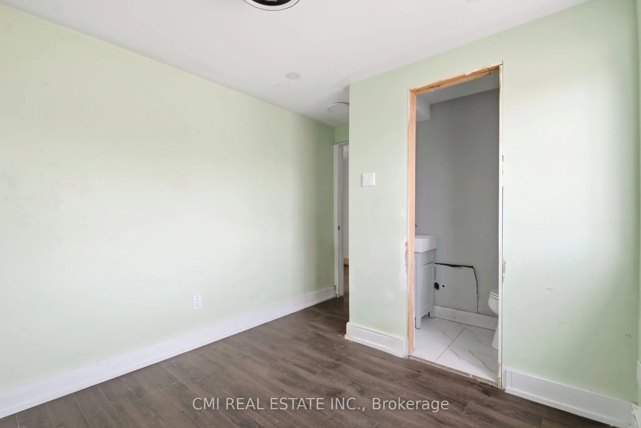 8 Huronia Court