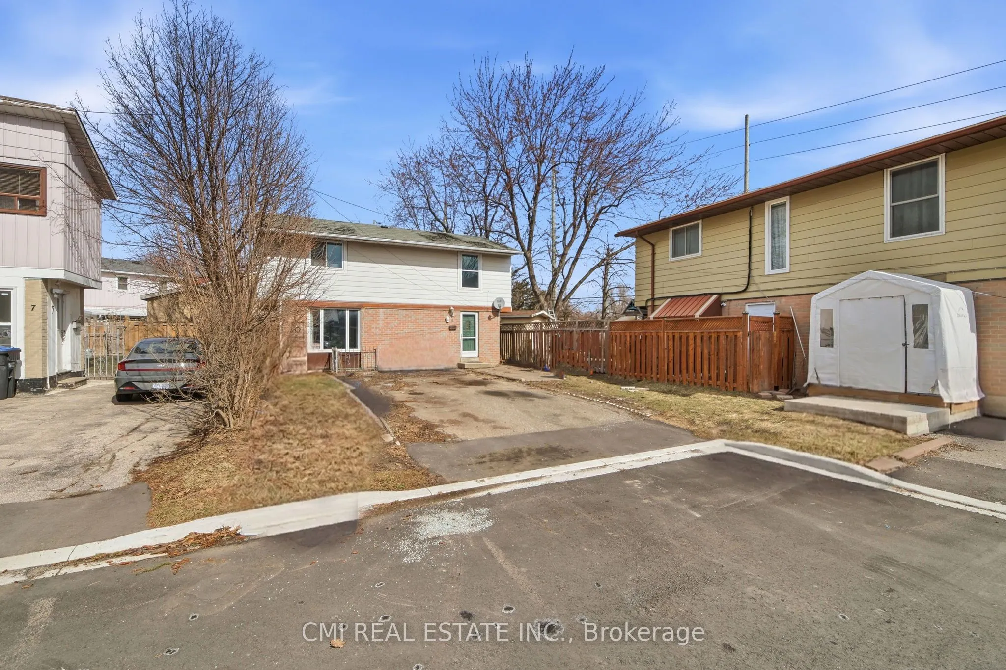 8 Huronia Court
