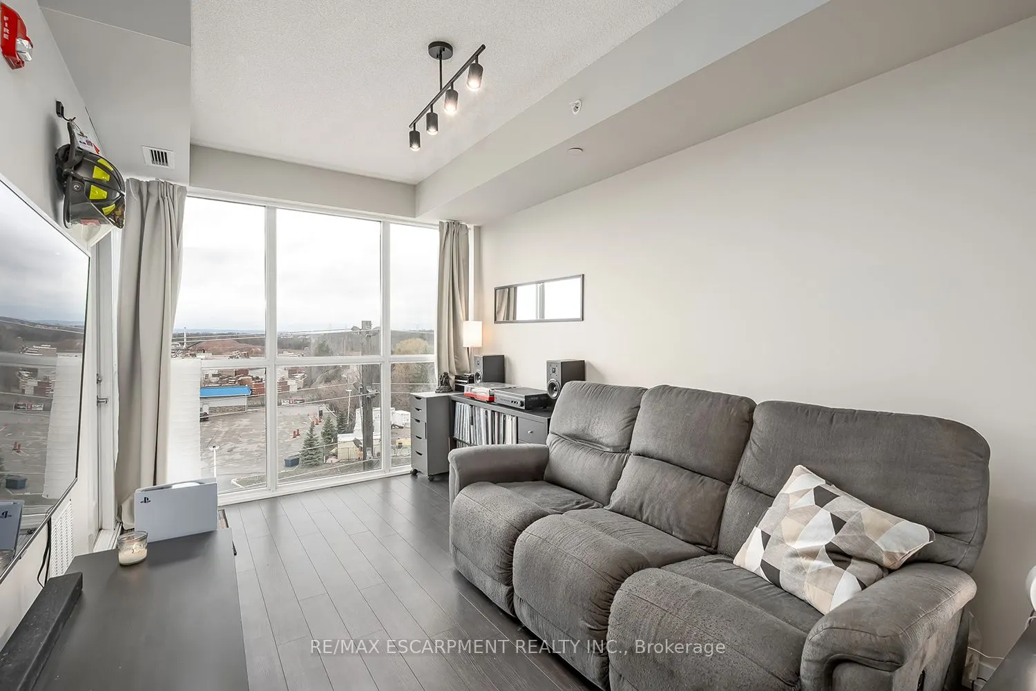 5240 Dundas Street #604