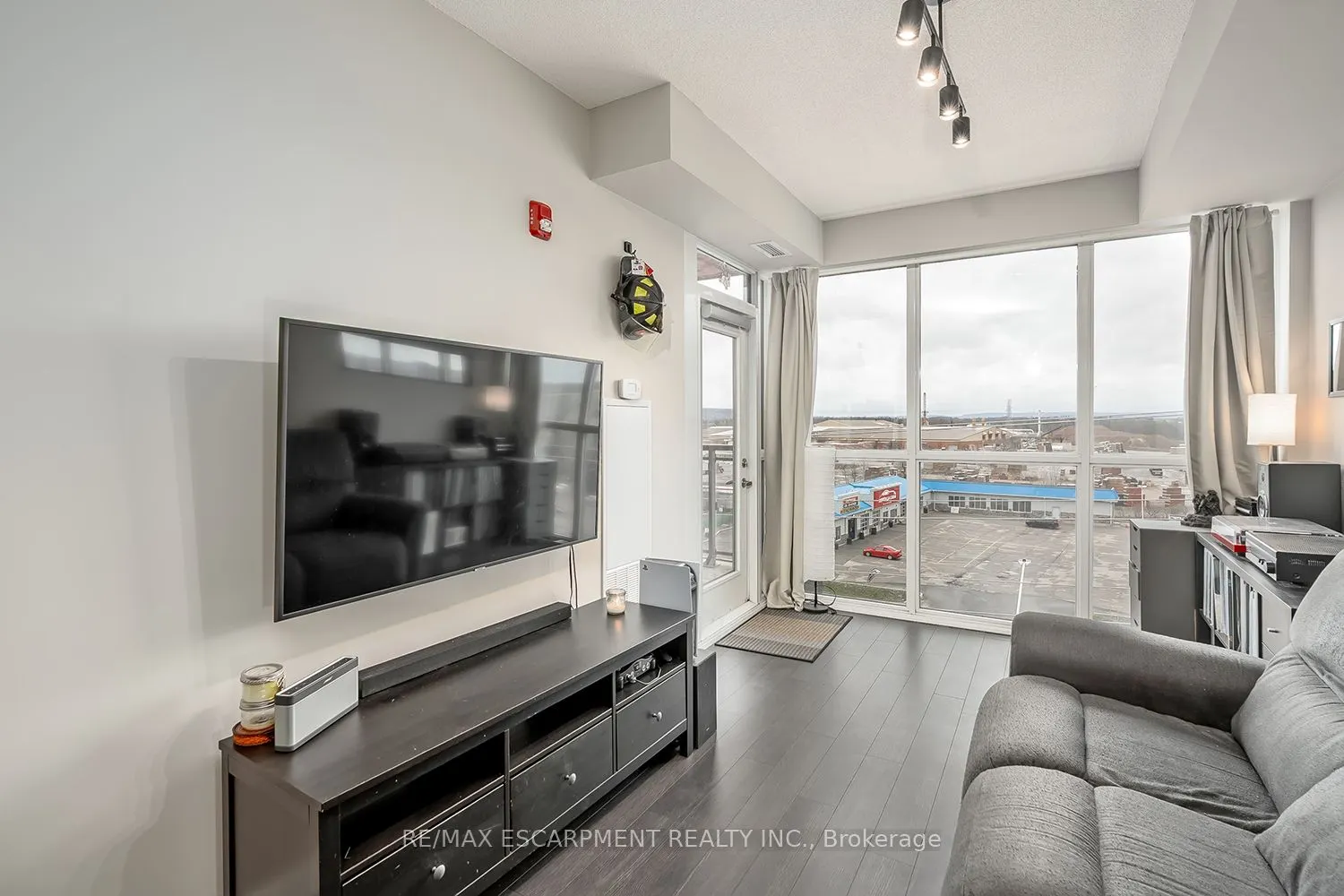 5240 Dundas Street #604